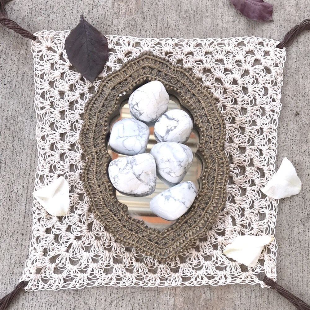 Howlite - Picture 1 of 4